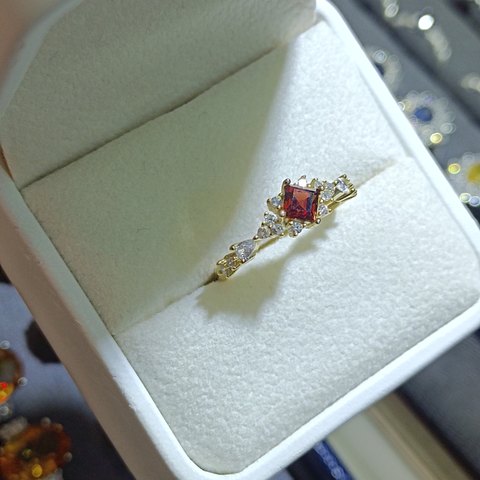 Garnet Princess Square Ring, Jewelry & Accessories from Taizhou, China - Lanmao Jewelry — Taizhou Huihuan International Trading Co., Ltd.