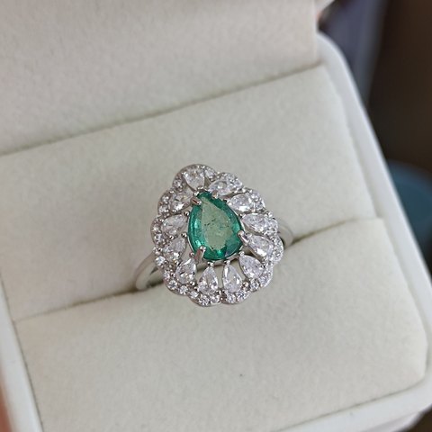 Emerald Ring, Jewelry & Accessories from Taizhou, China - Lanmao Jewelry — Taizhou Huihuan International Trading Co., Ltd.