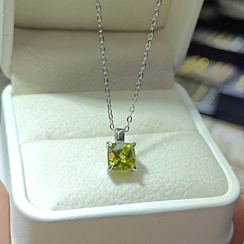 Peridot Necklace, Jewelry & Accessories from Taizhou, China - Lanmao Jewelry — Taizhou Huihuan International Trading Co., Ltd.