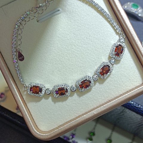 Garnet Bracelet, Jewelry & Accessories from Taizhou, China - Lanmao Jewelry — Taizhou Huihuan International Trading Co., Ltd.
