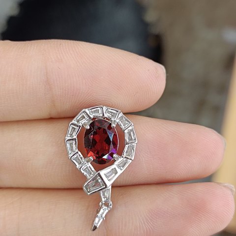 Garnet Pendant, Jewelry & Accessories from Taizhou, China - Lanmao Jewelry — Taizhou Huihuan International Trading Co., Ltd.