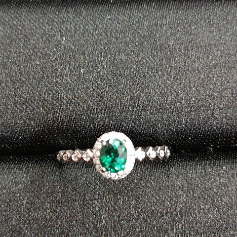 Lab-Grown Emerald Ring, Jewelry & Accessories from Taizhou, China - Lanmao Jewelry — Taizhou Huihuan International Trading Co., Ltd.