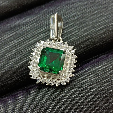 Lab-Grown Emerald Pendant, Jewelry & Accessories from Taizhou, China - Lanmao Jewelry — Taizhou Huihuan International Trading Co., Ltd.