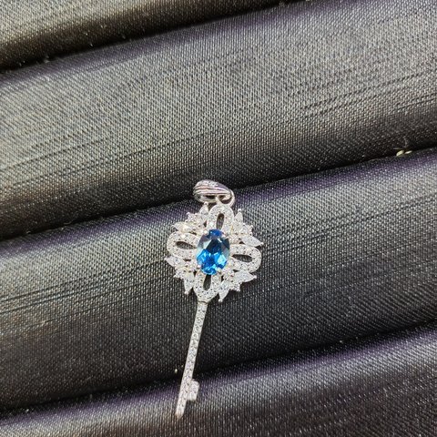 Topaz Pendant, Jewelry & Accessories from Taizhou, China - Lanmao Jewelry — Taizhou Huihuan International Trading Co., Ltd.