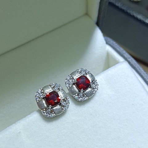 Garnet Earrings, Jewelry & Accessories from Taizhou, China - Lanmao Jewelry — Taizhou Huihuan International Trading Co., Ltd.