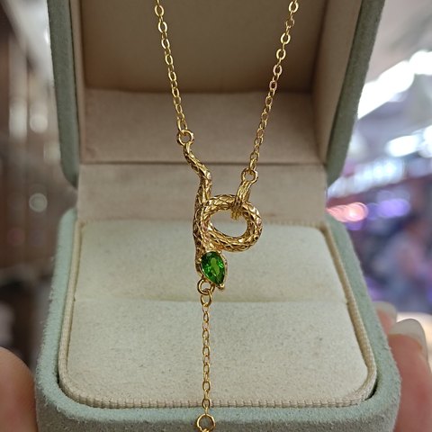Diopside Snake Necklace, Jewelry & Accessories from Taizhou, China - Lanmao Jewelry — Taizhou Huihuan International Trading Co., Ltd.
