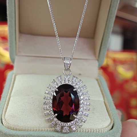 Garnet Statement Pendant — Chain Not Included, Jewelry & Accessories from Taizhou, China - Lanmao Jewelry — Taizhou Huihuan International Trading Co., Ltd.