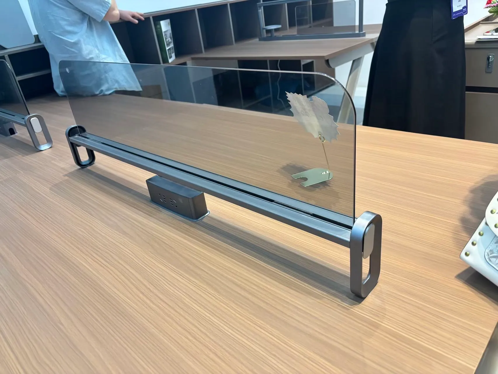 Modern Smart Desk Privacy Screen | Office Desk Partition with Power Outlet & Plant Holder, Desk & Workspace Dividers from Taizhou, China - TaiZhou Huihuan International Trading Co., Ltd.